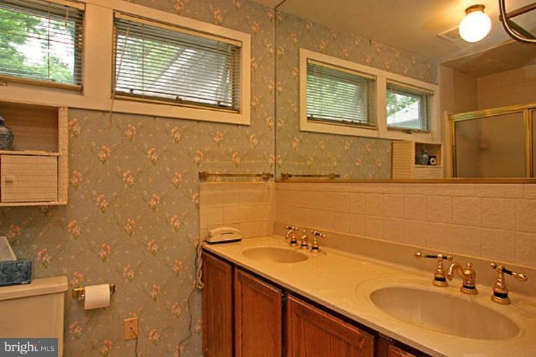 4122 Cadle Creek Road Edgewater, MD 21037 - Photo 13 of 25 Master Bath