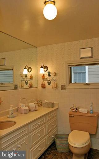 4122 Cadle Creek Road Edgewater, MD 21037 - Photo 14 of 25 Bath #2