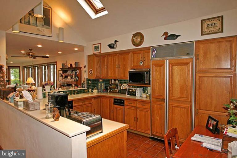 4122 Cadle Creek Road Edgewater, MD 21037 - Photo 17 of 25 Kitchen