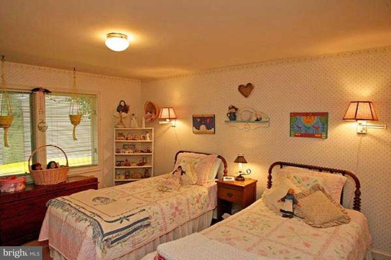 4122 Cadle Creek Road Edgewater, MD 21037 - Photo 5 of 25 Bedroom #2