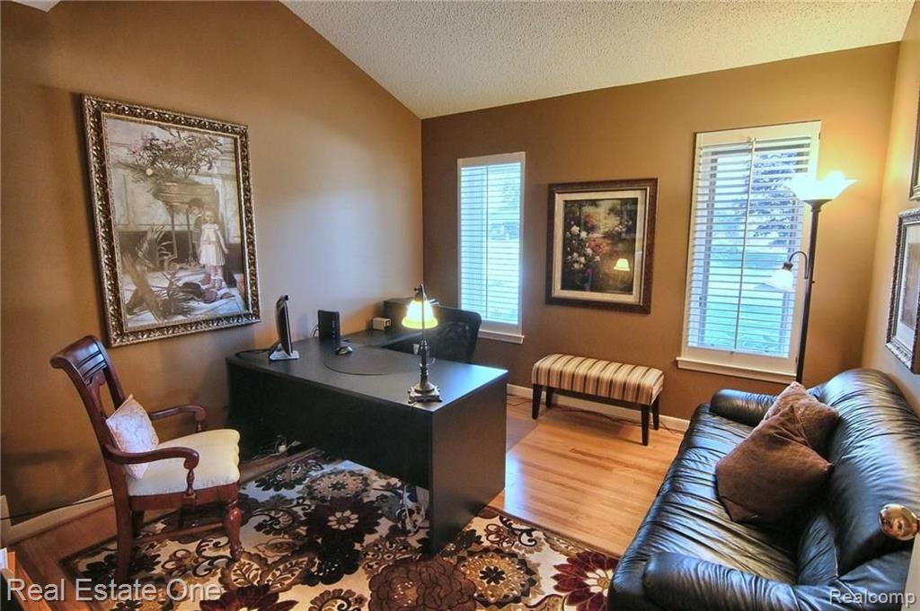 31135 Country Ridge Circle Farmington Hills, MI 48331 - Photo 10 of 37