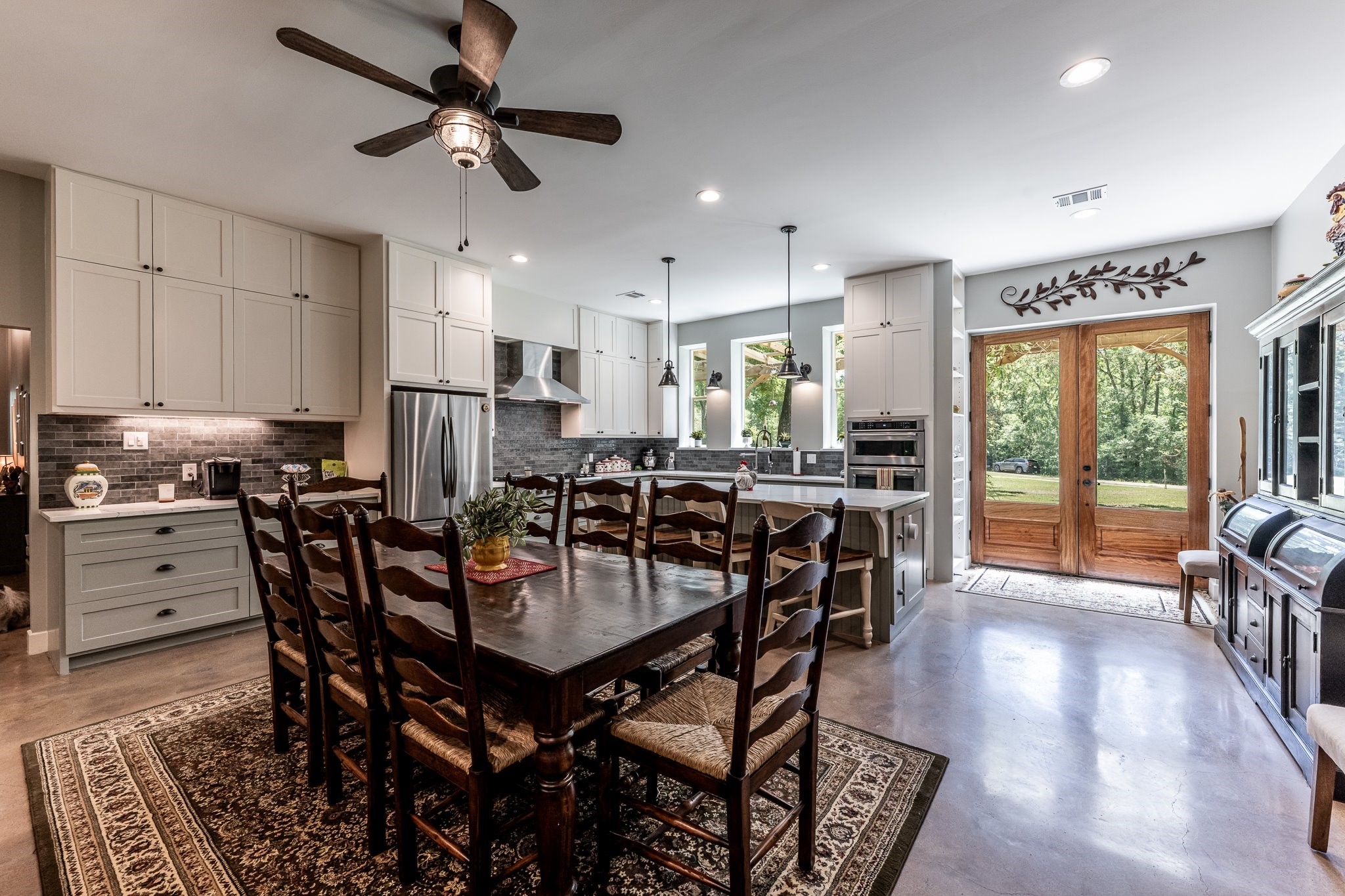 13334 Fultz Road Conroe, TX 77304 - Photo 6 of 49 Gather ‘round in rustic elegance—this spacious dining area is made for family dinners and country hospitality.
