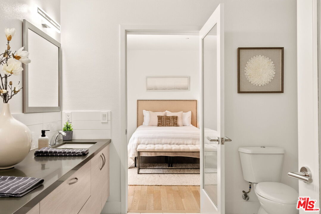 12837 Moorpark Street, Unit 302 Studio City, CA 91604 - Photo 14 of 32