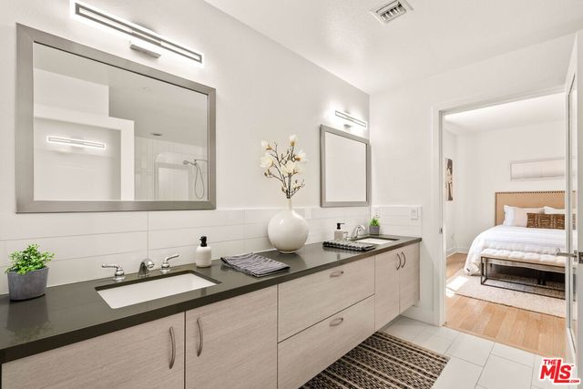 $825,000 | 12837 Moorpark Street, Unit 302, Studio City, CA 91604