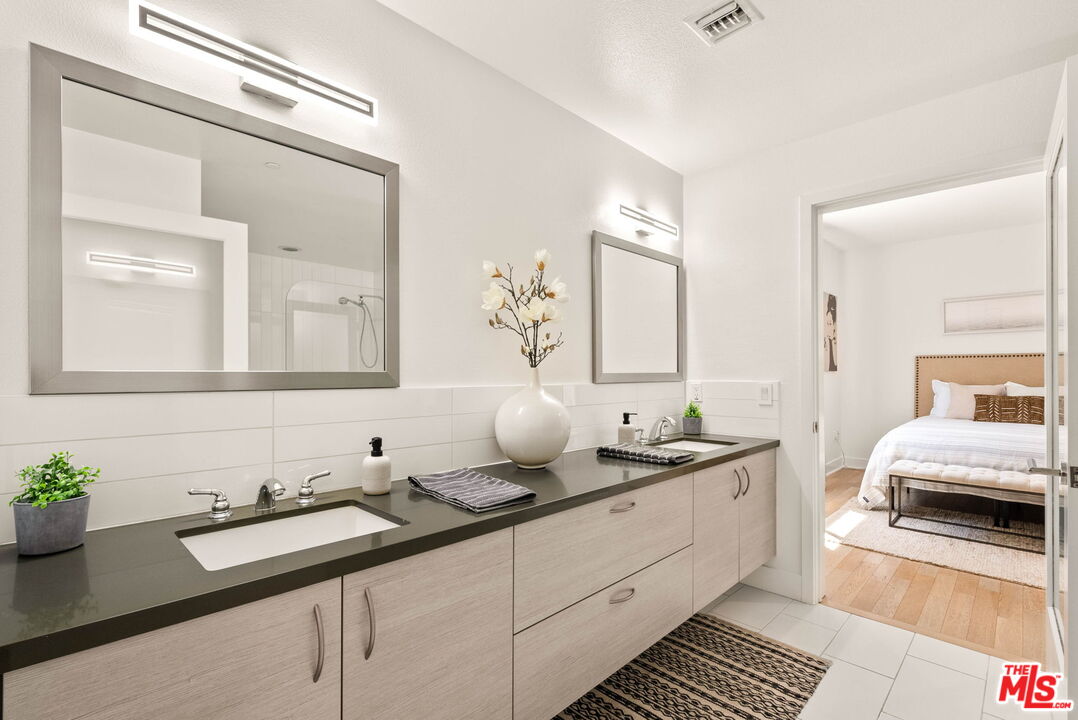 12837 Moorpark Street, Unit 302 Studio City, CA 91604 - Photo 15 of 32