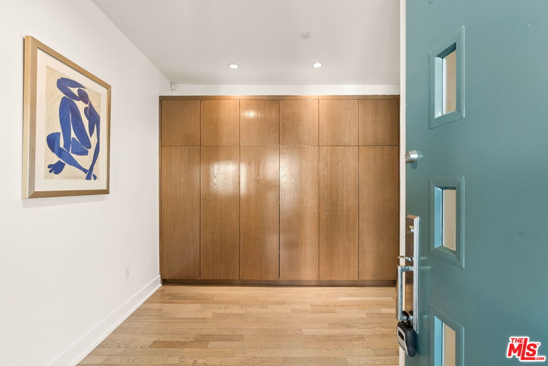 12837 Moorpark Street, Unit 302 Studio City, CA 91604 - Photo 2 of 32