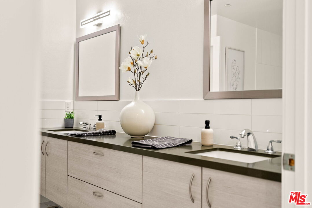 12837 Moorpark Street, Unit 302 Studio City, CA 91604 - Photo 23 of 32