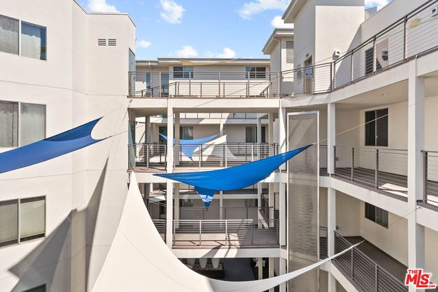 $825,000 | 12837 Moorpark Street, Unit 302, Studio City, CA 91604