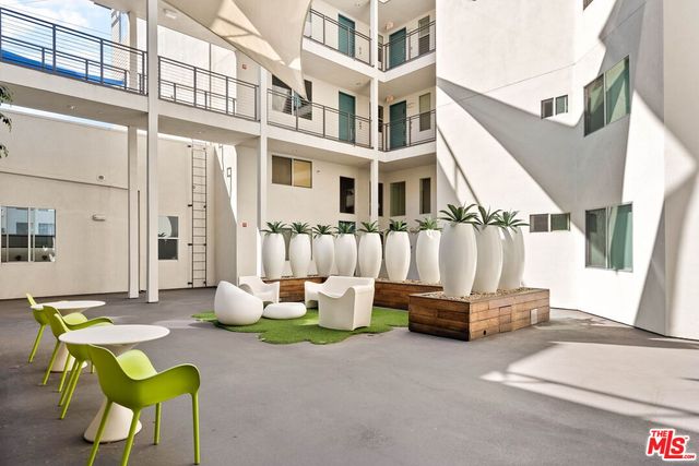 $825,000 | 12837 Moorpark Street, Unit 302, Studio City, CA 91604