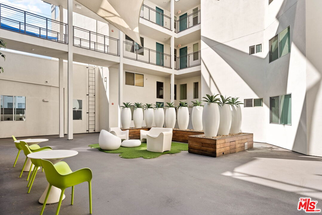 12837 Moorpark Street, Unit 302 Studio City, CA 91604 - Photo 29 of 32