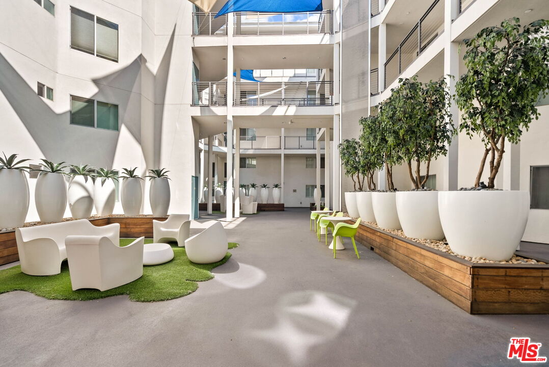 12837 Moorpark Street, Unit 302 Studio City, CA 91604 - Photo 30 of 32