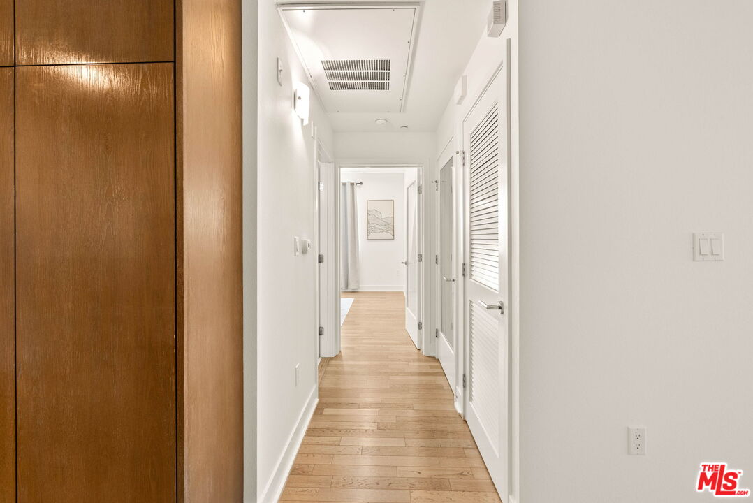 12837 Moorpark Street, Unit 302 Studio City, CA 91604 - Photo 3 of 32