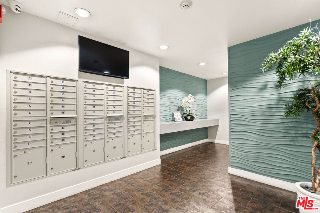 12837 Moorpark Street, Unit 302 Studio City, CA 91604 - Photo 31 of 32