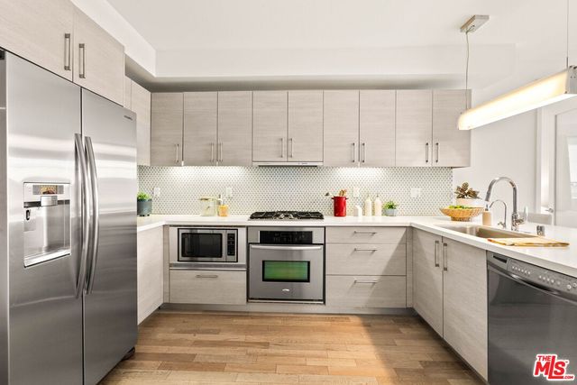 $825,000 | 12837 Moorpark Street, Unit 302, Studio City, CA 91604