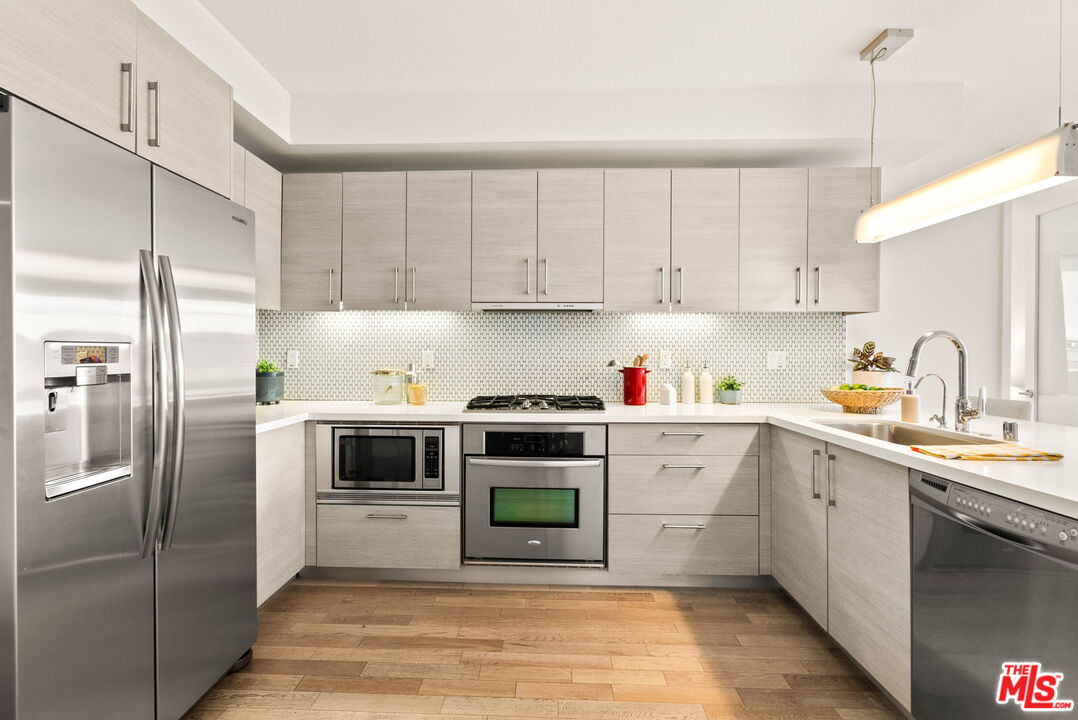 12837 Moorpark Street, Unit 302 Studio City, CA 91604 - Photo 6 of 32