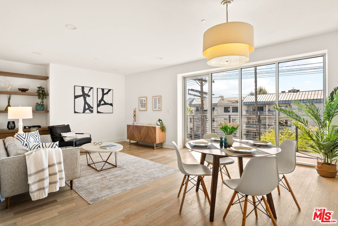 12837 Moorpark Street, Unit 302 Studio City, CA 91604 - Photo 7 of 32