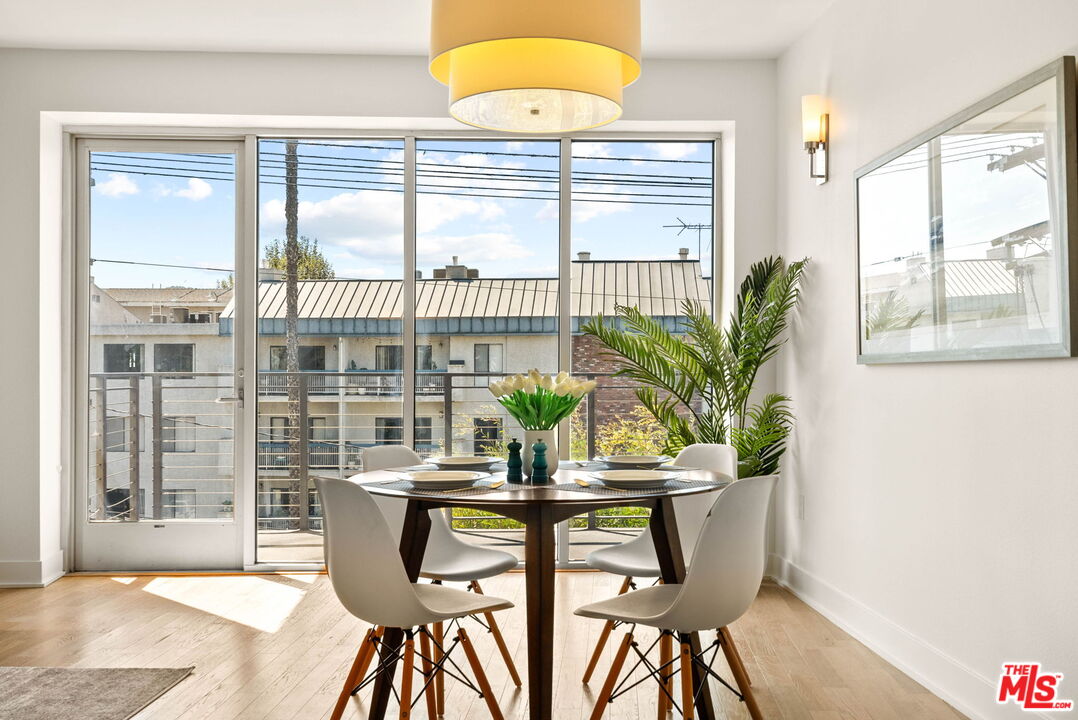 12837 Moorpark Street, Unit 302 Studio City, CA 91604 - Photo 8 of 32