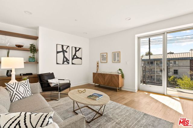 $825,000 | 12837 Moorpark Street, Unit 302, Studio City, CA 91604