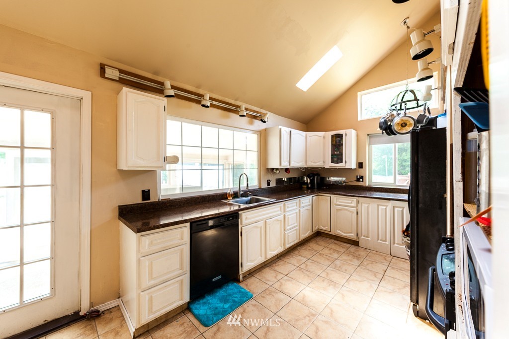 17010 Renton Issaquah Road Southeast Renton, WA 98059 - Photo 5 of 24