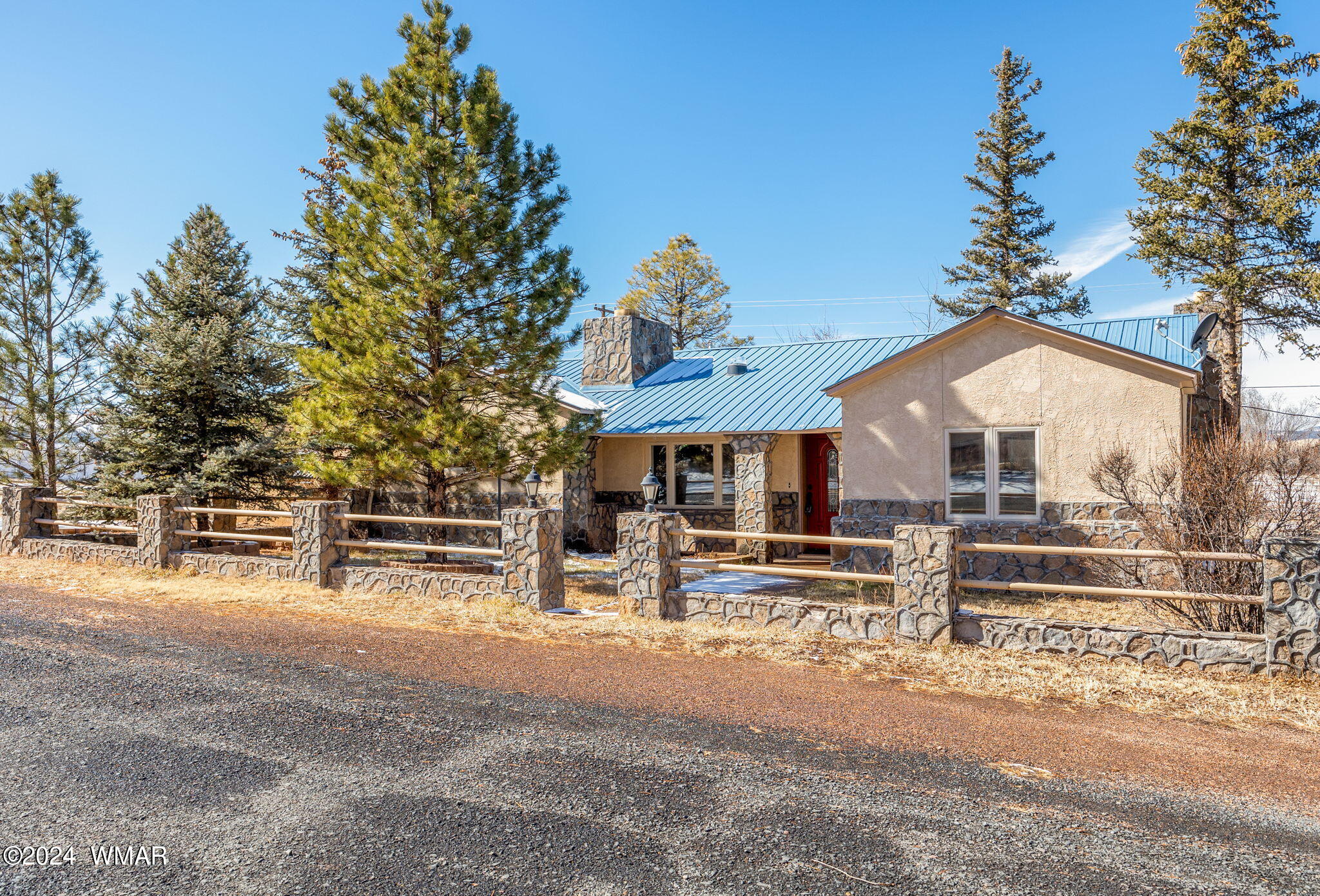 205 South Hopi Street Springerville, AZ 85938 - Photo 3 of 30
