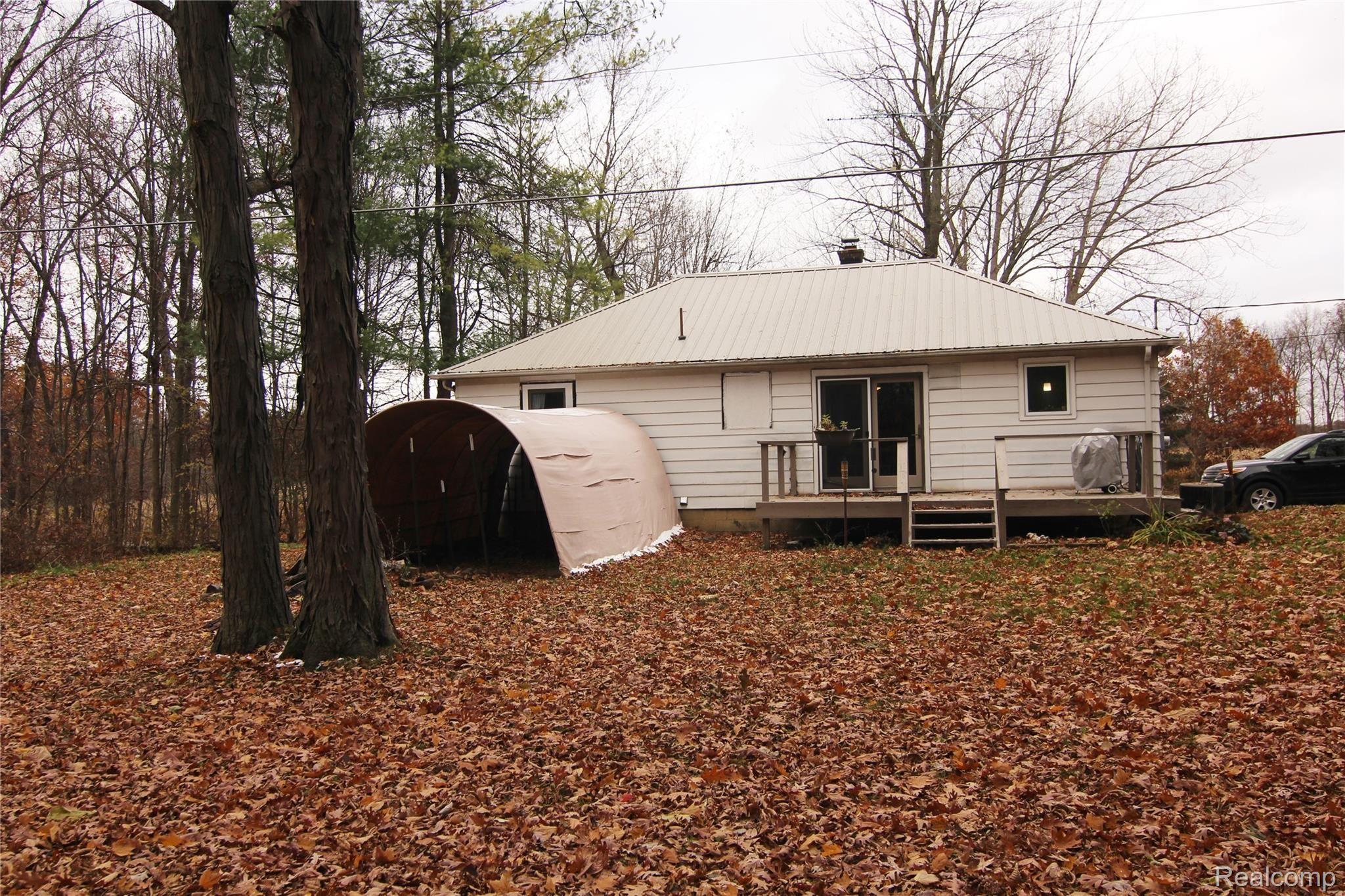 2823 Millville Road Lapeer, MI 48446 - Photo 4 of 33 IMG_2103.JPG