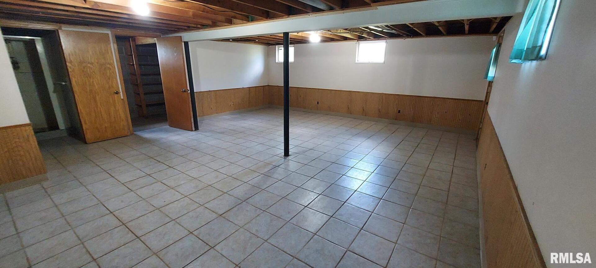 2390 Highway 150 Rio, IL 61472 - Photo 31 of 37 a view of an empty room