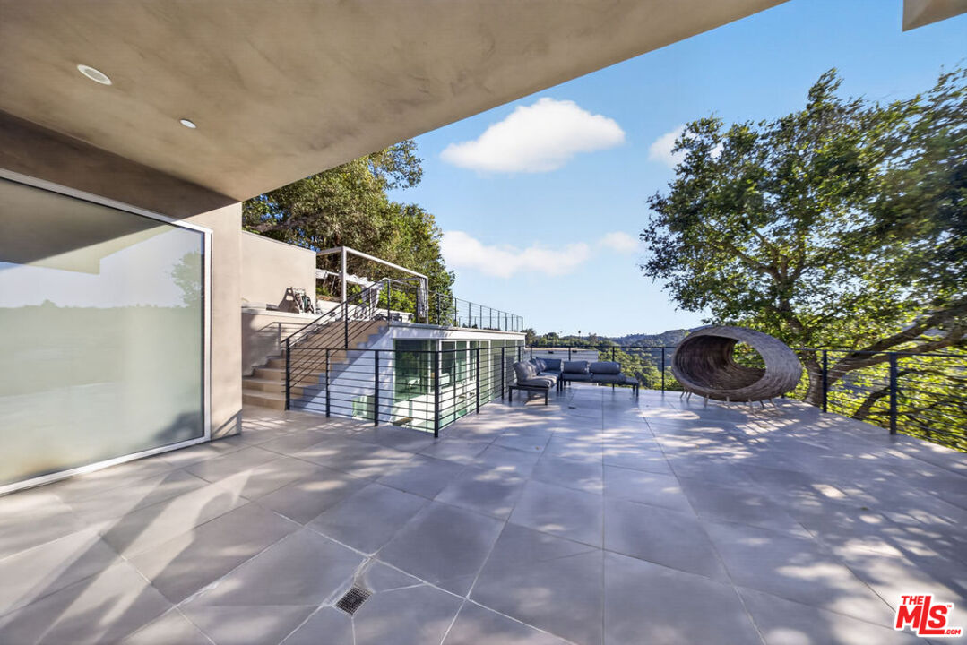 9716 Oak Pass Road Beverly Hills, CA 90210 - Photo 34 of 73