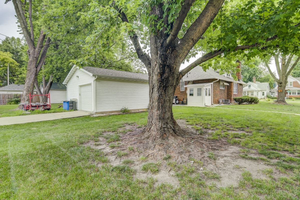 1041 South Walnut Street Springfield, IL 62704 - Photo 3 of 38