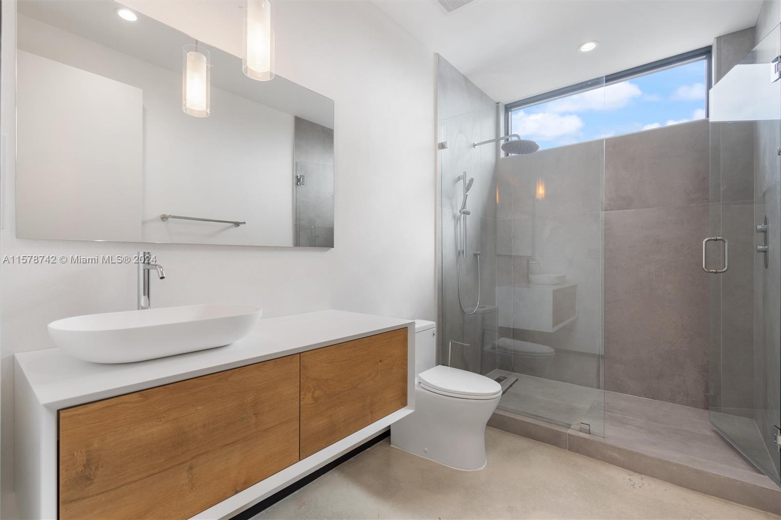 2975 Southwest 23rd Terrace, Unit RIGHT Miami, FL 33145 - Photo 12 of 17 Gallery Image 12