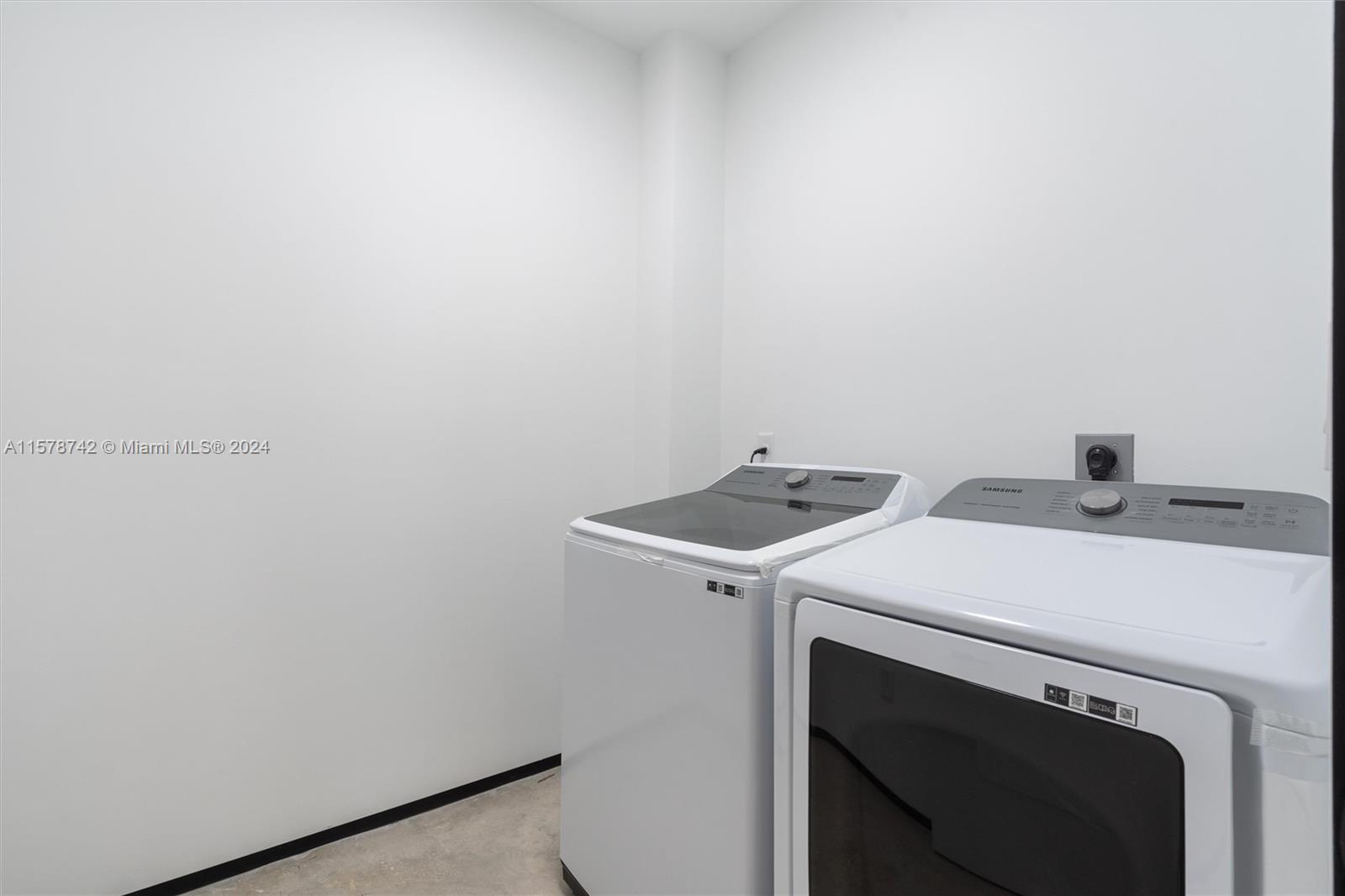 2975 Southwest 23rd Terrace, Unit RIGHT Miami, FL 33145 - Photo 14 of 17 Gallery Image 14