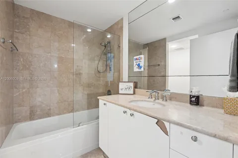 $1,205,000 | 901 Brickell Key Boulevard, Unit 1009, Miami, FL 33131