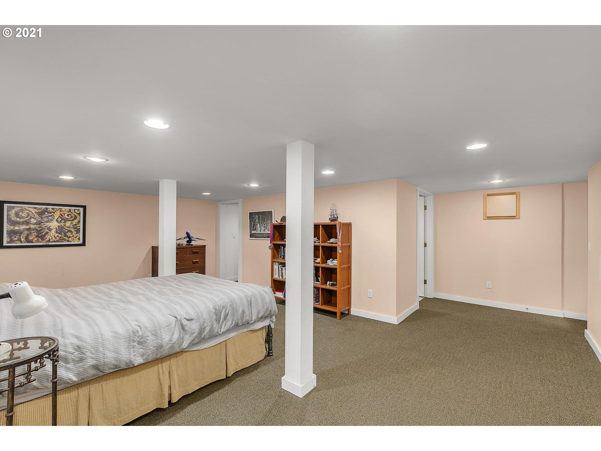 1920 South Military Road Portland, OR 97219 - Photo 24 of 30 Gallery Image 24