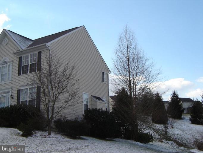 7685 Swallow Road Sykesville, MD 21784 - Photo 14 of 28 RIGHT SIDE