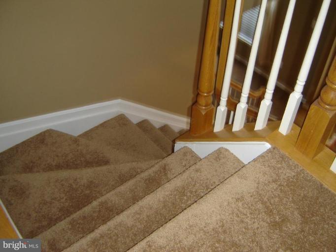 7685 Swallow Road Sykesville, MD 21784 - Photo 5 of 28 Staircase
