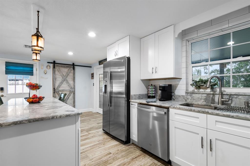 107 6th Street Northwest Ruskin, FL 33570 - Photo 12 of 65