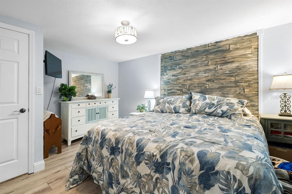 107 6th Street Northwest Ruskin, FL 33570 - Photo 15 of 65
