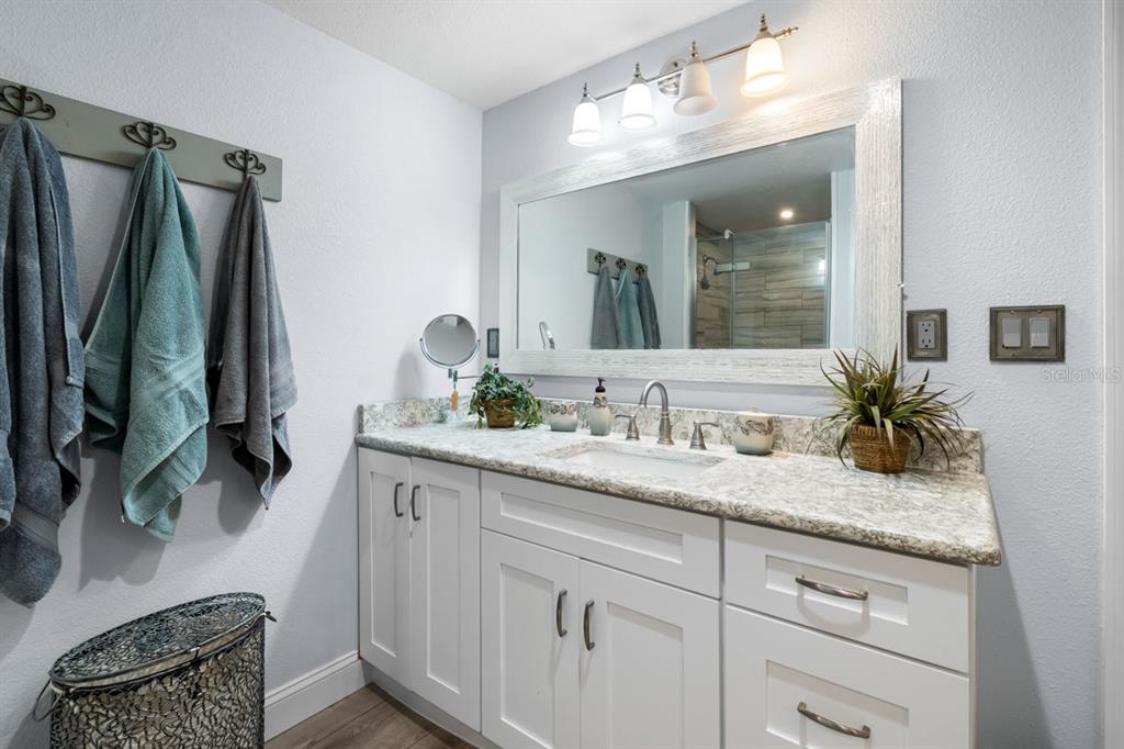 107 6th Street Northwest Ruskin, FL 33570 - Photo 19 of 65