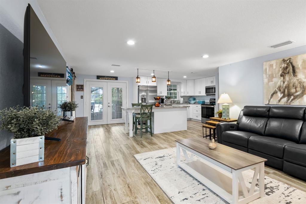 107 6th Street Northwest Ruskin, FL 33570 - Photo 5 of 65