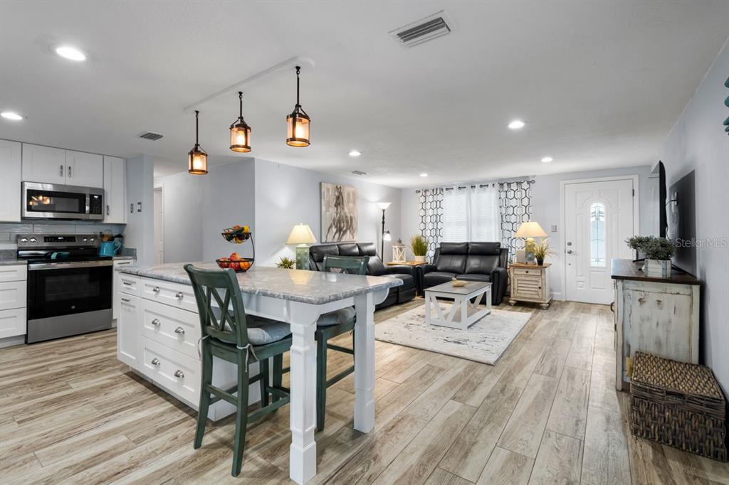 107 6th Street Northwest Ruskin, FL 33570 - Photo 8 of 65