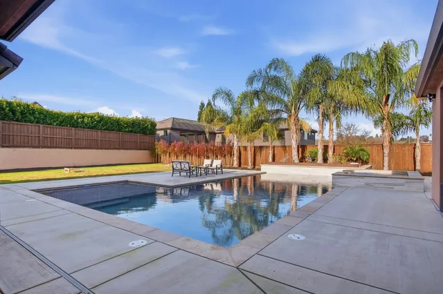 $1,749,999 | 10407 Fox Borough Drive, Oakdale, CA 95361