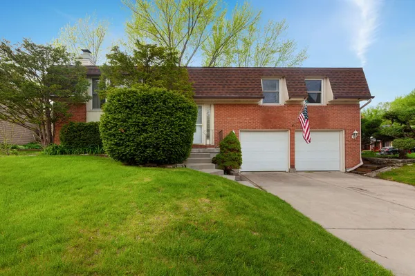 $399,900 | 3990 Hudson Drive, Hoffman Estates, IL 60192