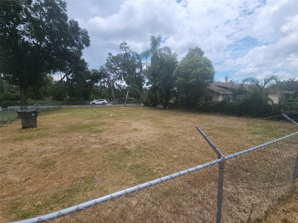 5232 Pine Street Seffner, FL 33584 - Photo 5 of 12 a view of a terrace