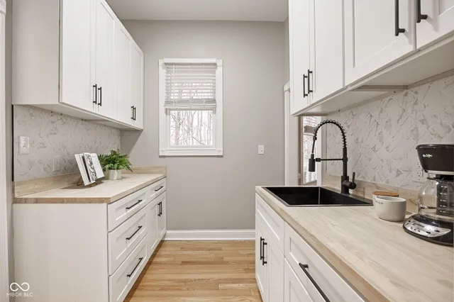 $900,000 | 15 South Creedmoor Way, Anderson, IN 46011