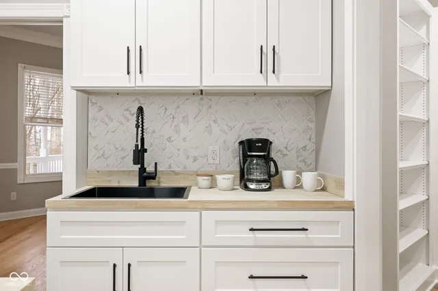 $900,000 | 15 South Creedmoor Way, Anderson, IN 46011