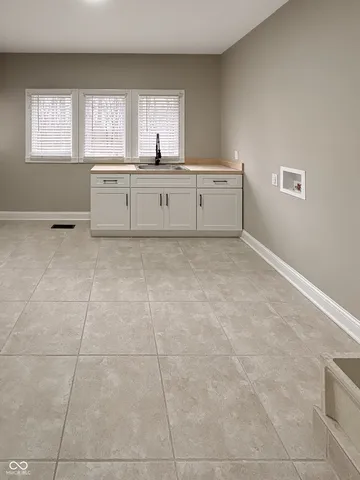 $900,000 | 15 South Creedmoor Way, Anderson, IN 46011