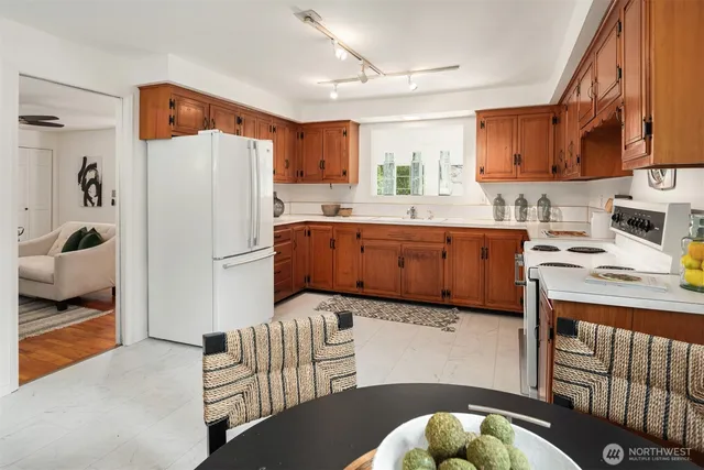 $885,000 | 18428 16th Avenue Northeast, Shoreline, WA 98155