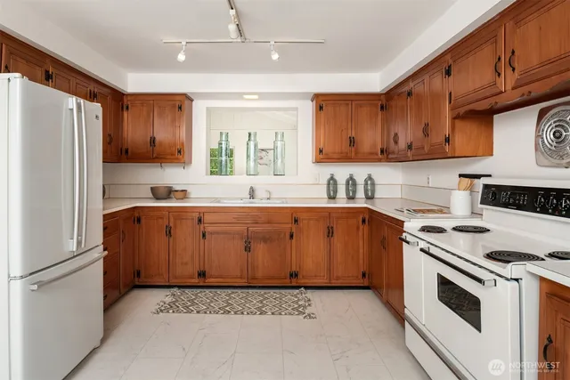 $885,000 | 18428 16th Avenue Northeast, Shoreline, WA 98155