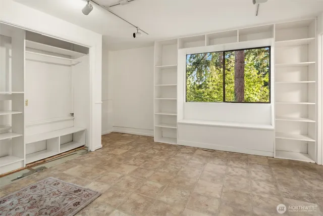 $885,000 | 18428 16th Avenue Northeast, Shoreline, WA 98155