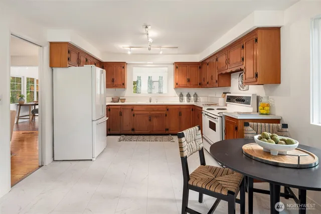 $885,000 | 18428 16th Avenue Northeast, Shoreline, WA 98155