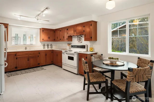 $885,000 | 18428 16th Avenue Northeast, Shoreline, WA 98155